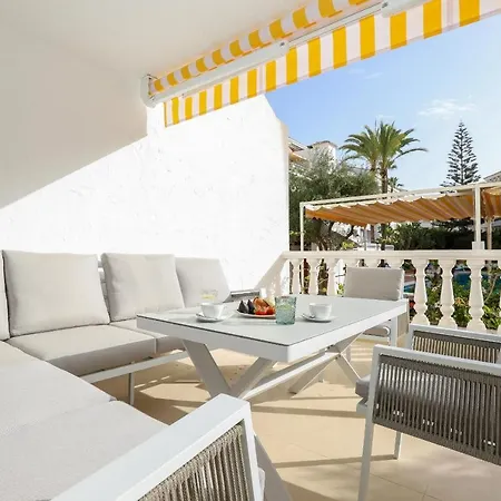 Luxury With Pool View - Playa Real Beachfront 마르베야