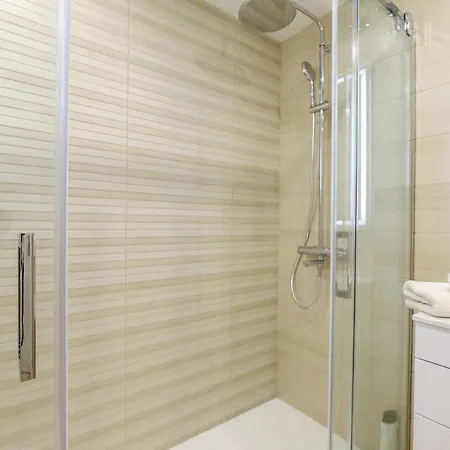 Luxury With Pool View - Playa Real Beachfront 아파트 *