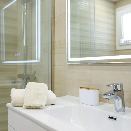 Luxury With Pool View - Playa Real Beachfront Апартаменты Марбелья