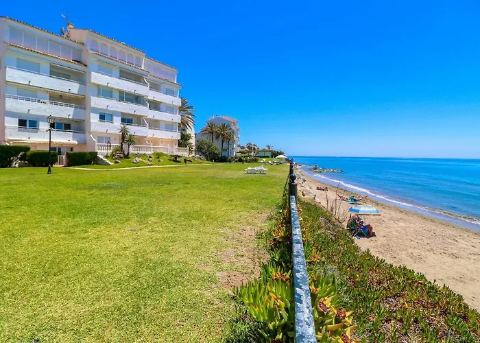 アパート Luxury With Pool View - Playa Real Beachfront マルベーリャ