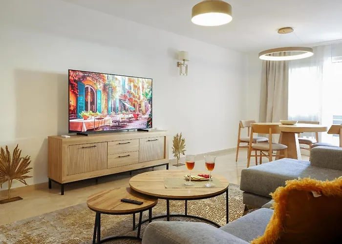 Luxury With Pool View - Playa Real Beachfront Apartament Marbella