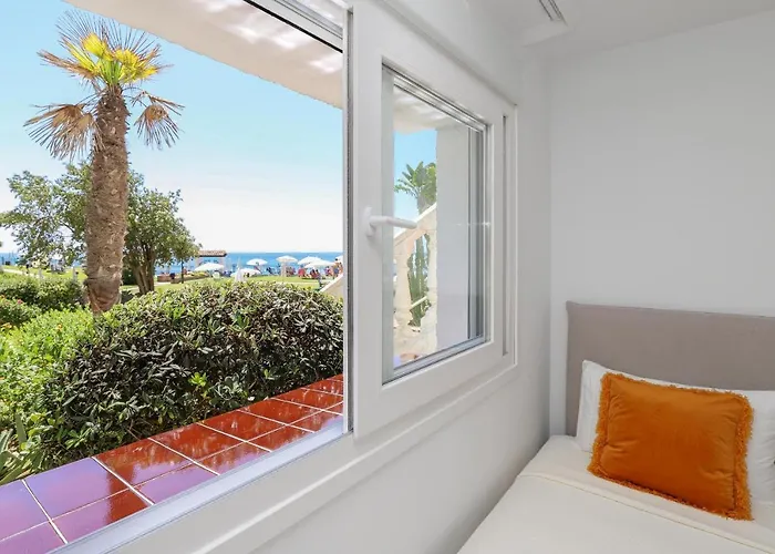 Luxury With Pool View - Playa Real Beachfront * マルベーリャ