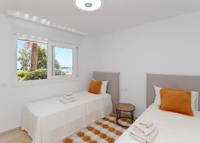 Luxury With Pool View - Playa Real Beachfront * マルベーリャ