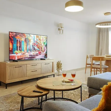 Luxury With Pool View - Playa Real Beachfront Apartamento Marbella